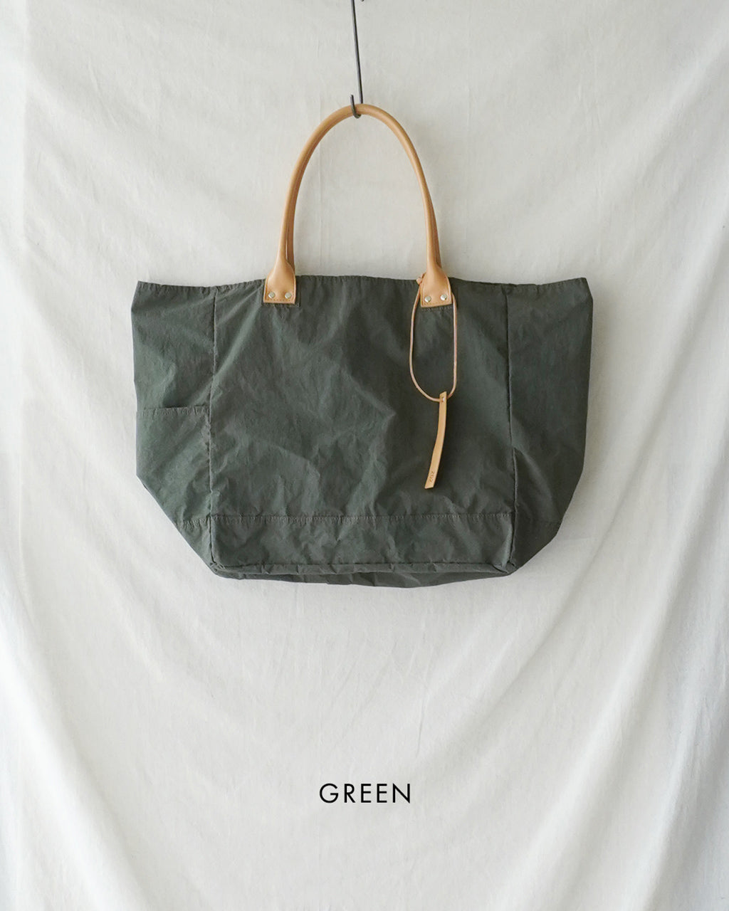 THE WEIGHTLESS TOTE 202TWT