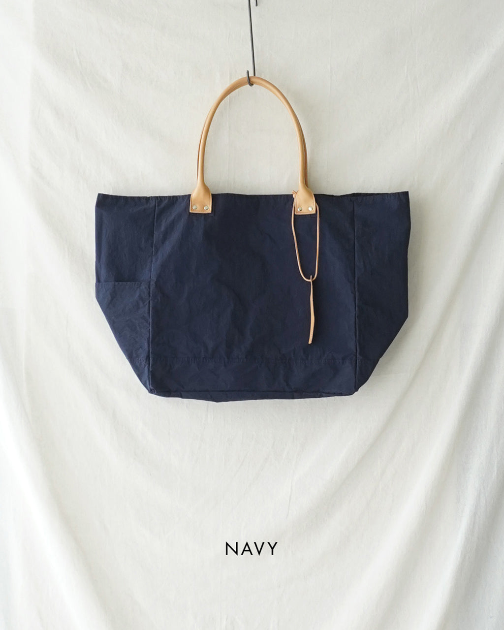 THE WEIGHTLESS TOTE 202TWT