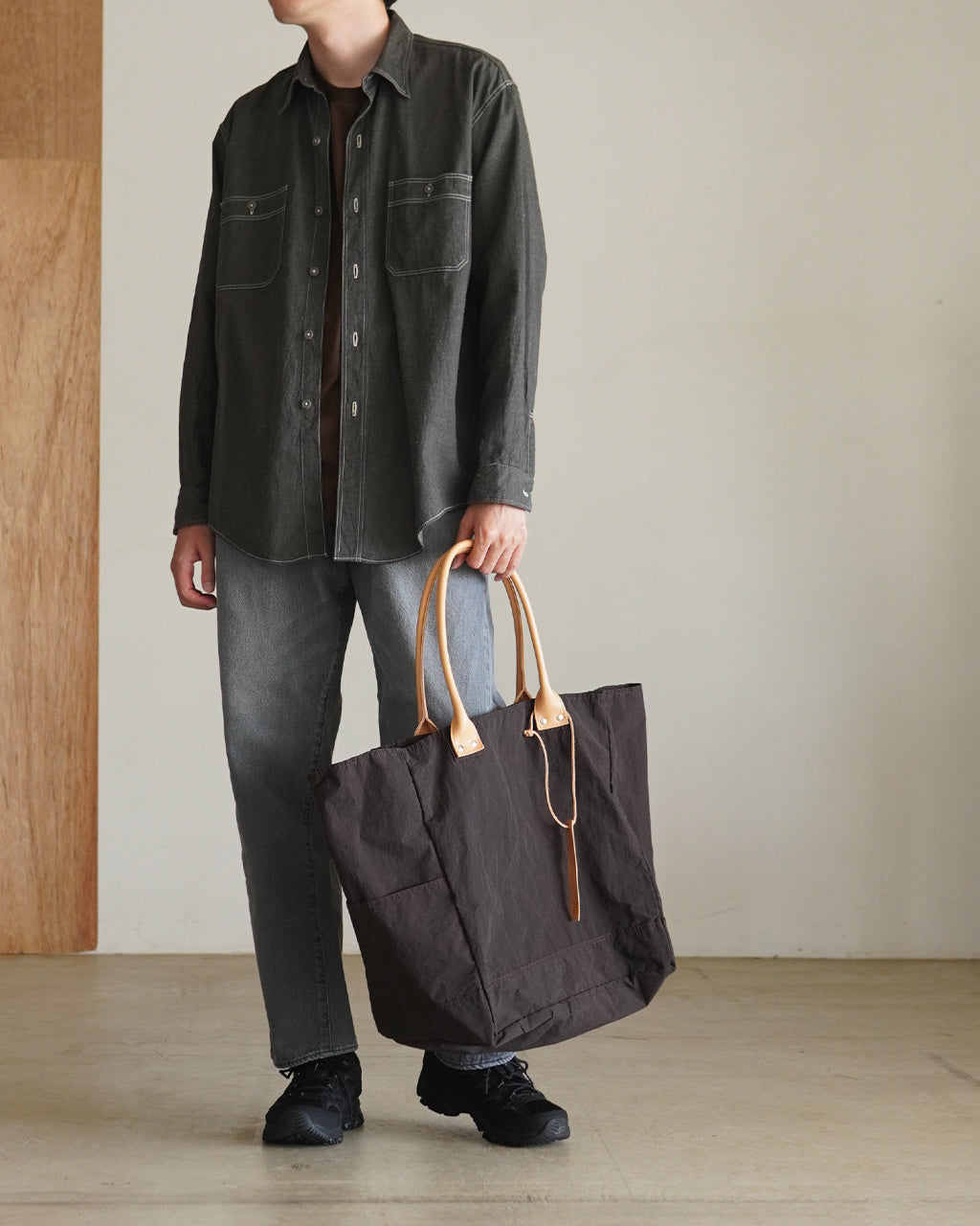 THE WEIGHTLESS TOTE 202TWT