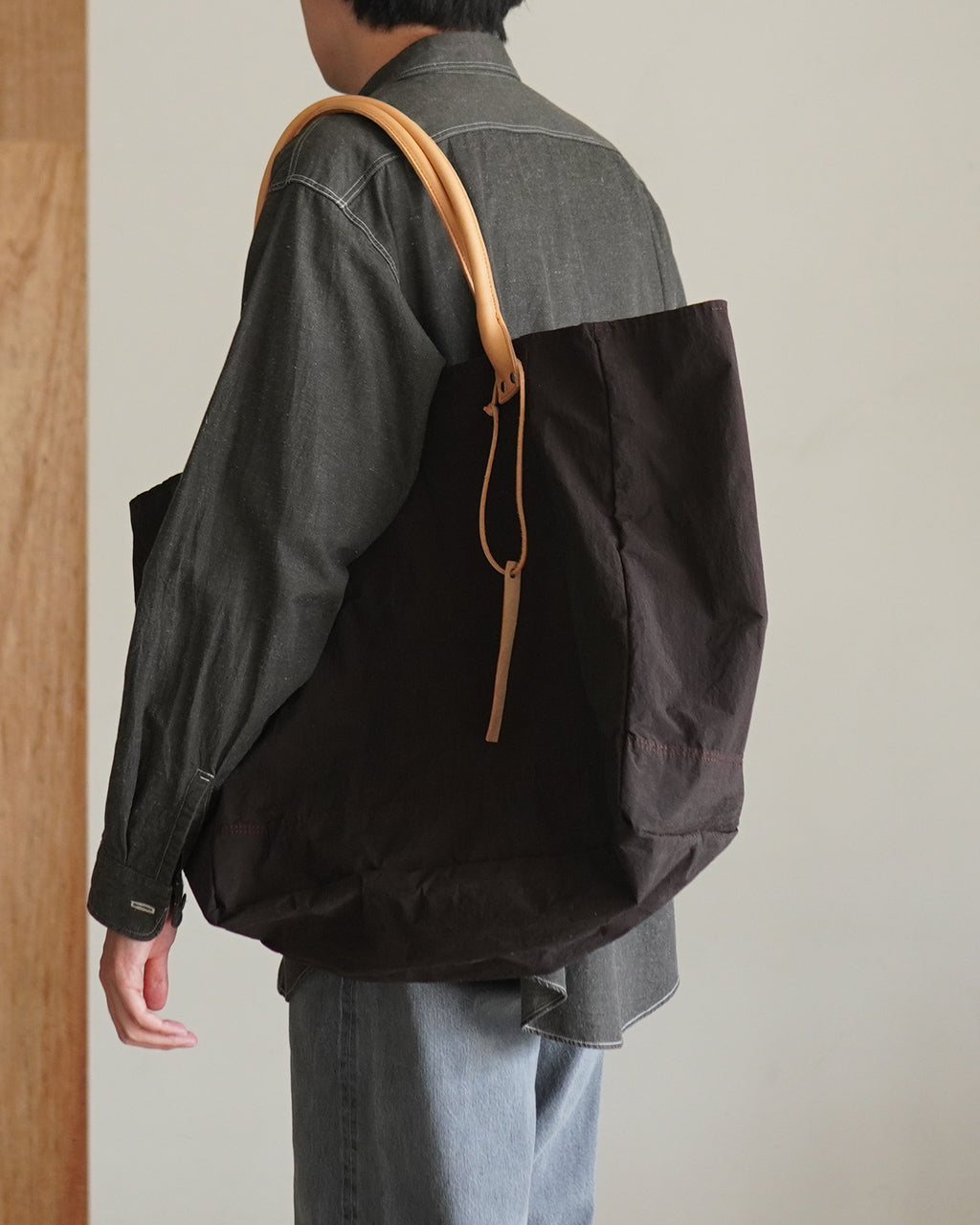 THE WEIGHTLESS TOTE 202TWT