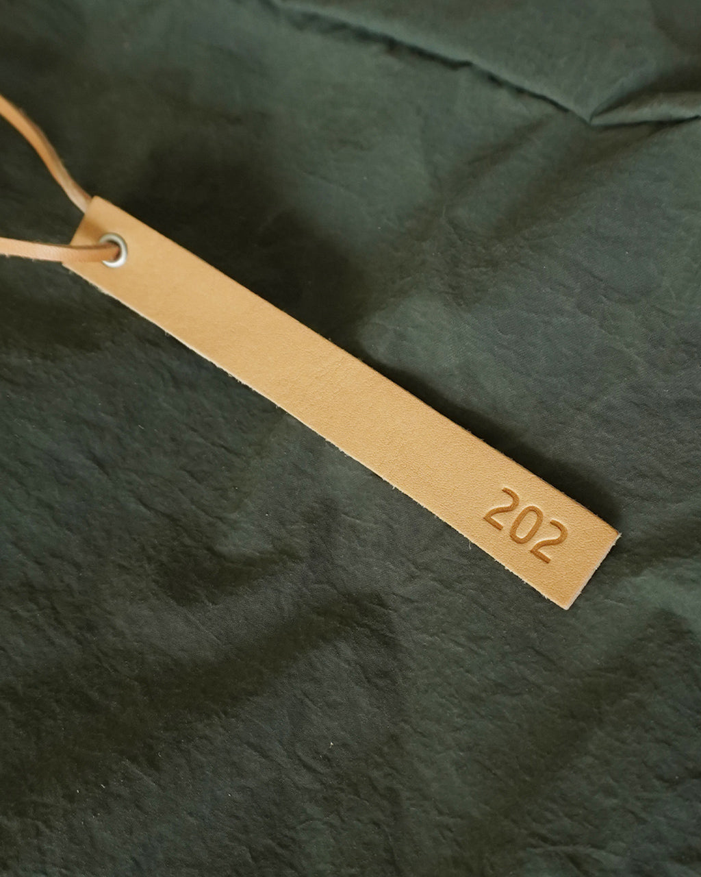 THE WEIGHTLESS TOTE 202TWT