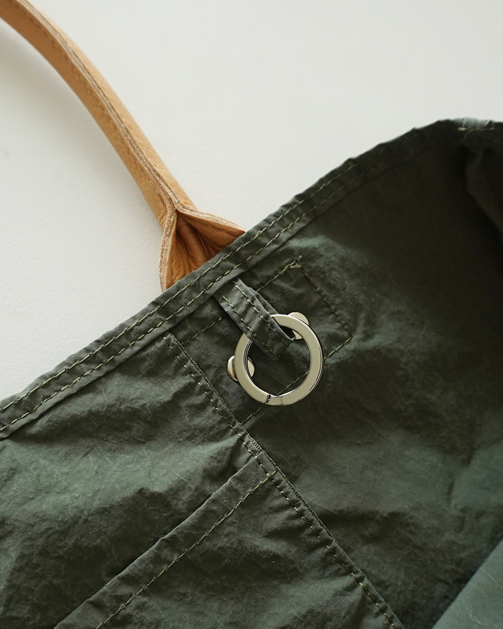 THE WEIGHTLESS TOTE 202TWT