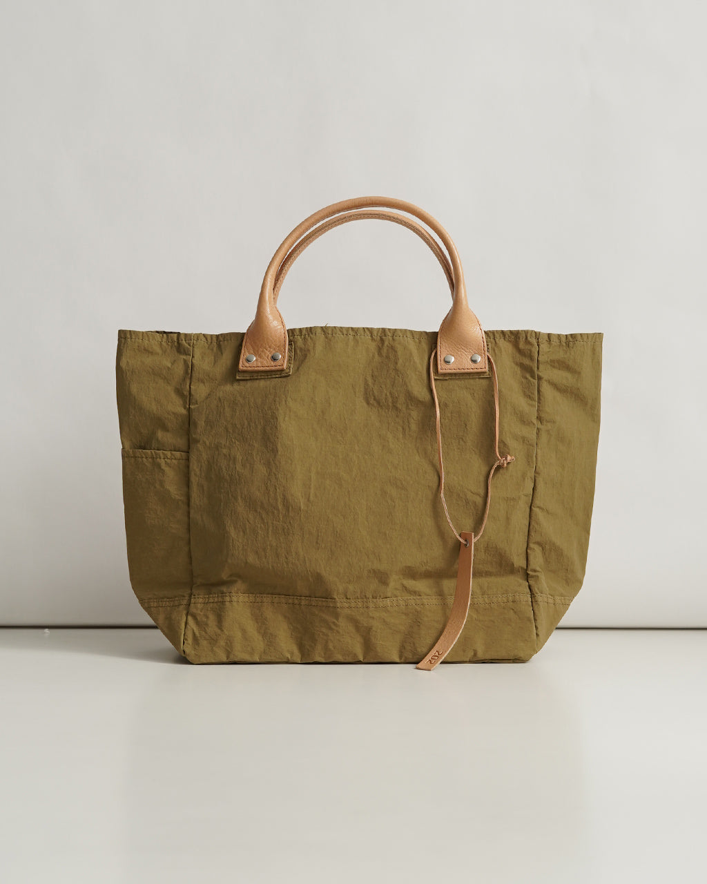 THE WEIGHTLESS TOTE 202TWT / Msize