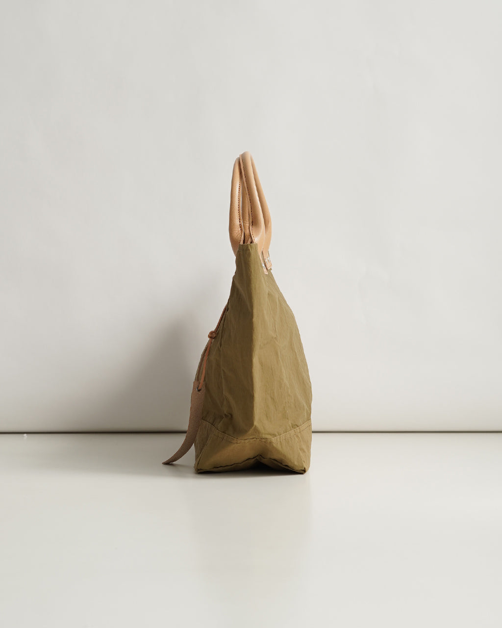 THE WEIGHTLESS TOTE 202TWT / Msize