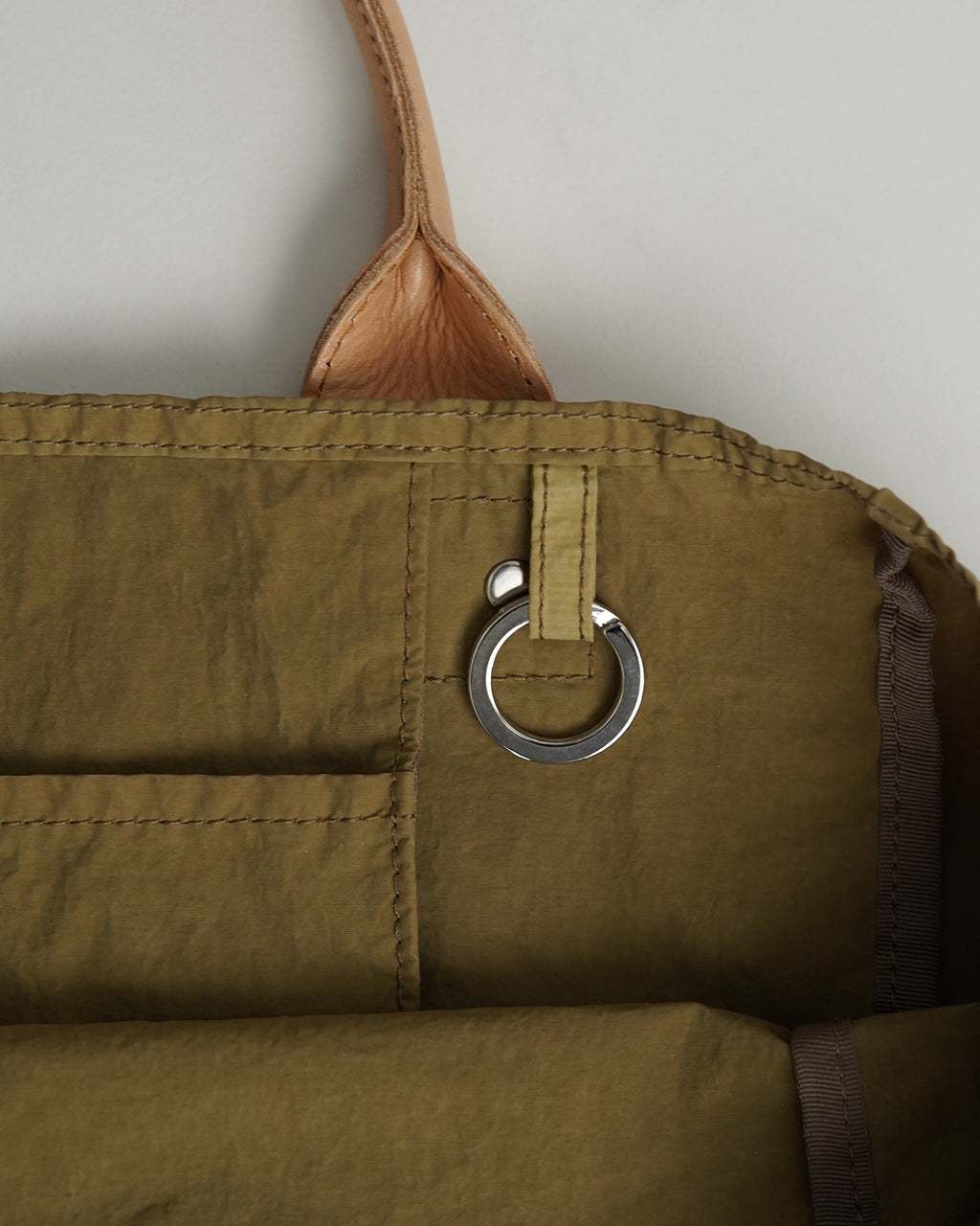THE WEIGHTLESS TOTE 202TWT / Msize