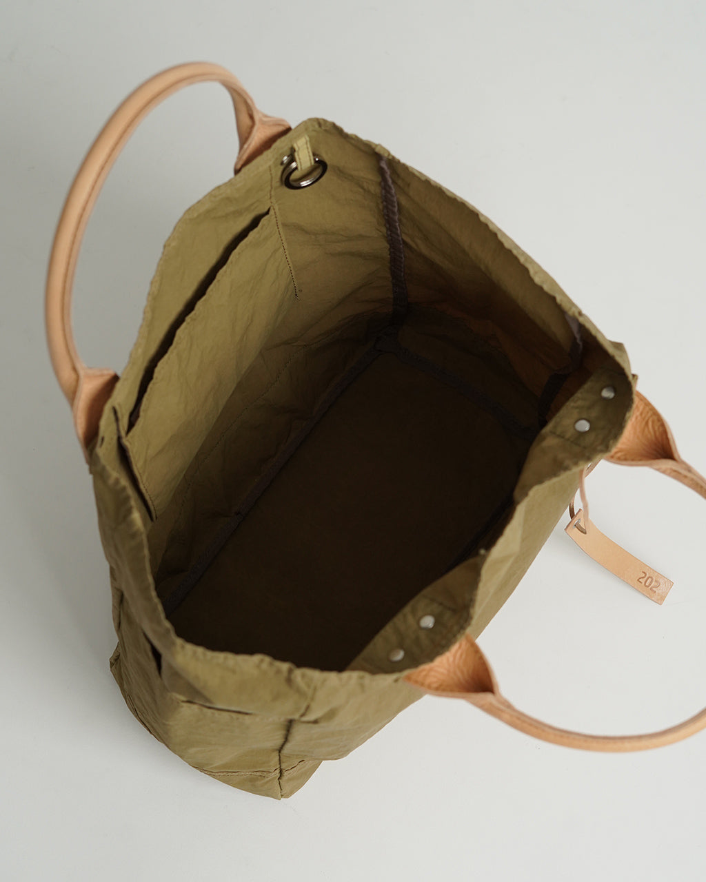 THE WEIGHTLESS TOTE 202TWT / Msize