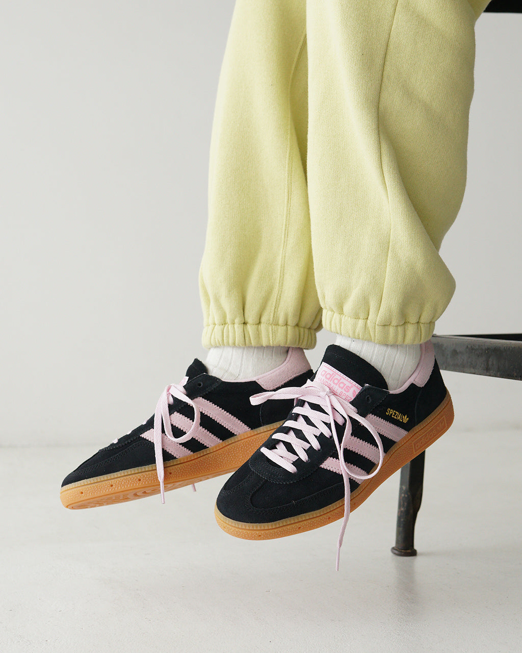 ハンドボール スペツィアル W スニーカー HANDBALL SPEZIAL W ローカット レースアップ シューズ 靴 IE5897 NIS86