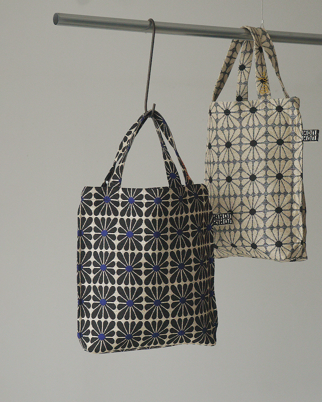 Cup Flower Jacquard Reverse Tote BBB-2171