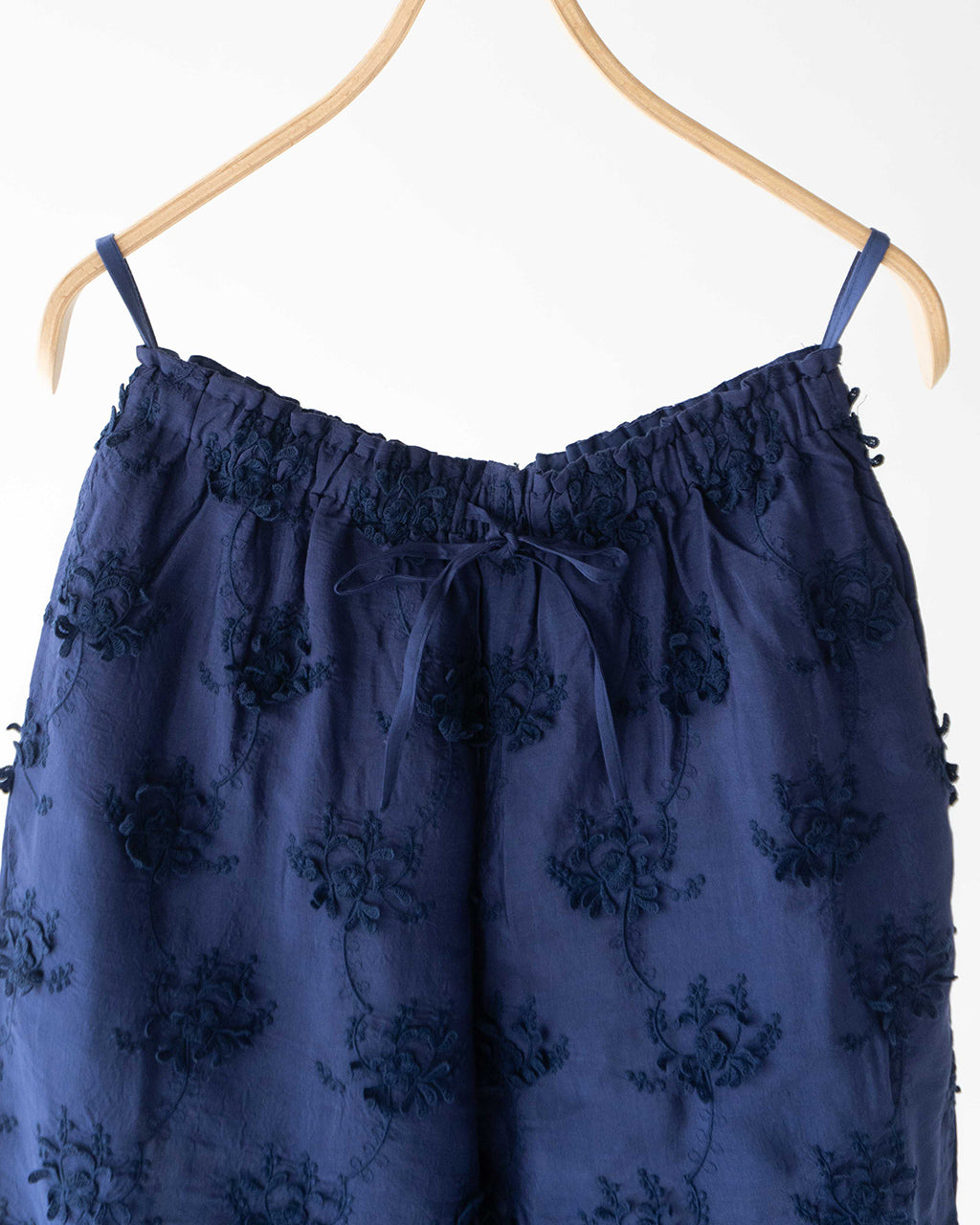 crinkle crinkle crinkle クリンクル クリンクル クリンクル イージーパンツ 3D刺繍 レーヨンシャンタンパンツ 3D embroidery rayon shantung pants CC-3556【送料無料】