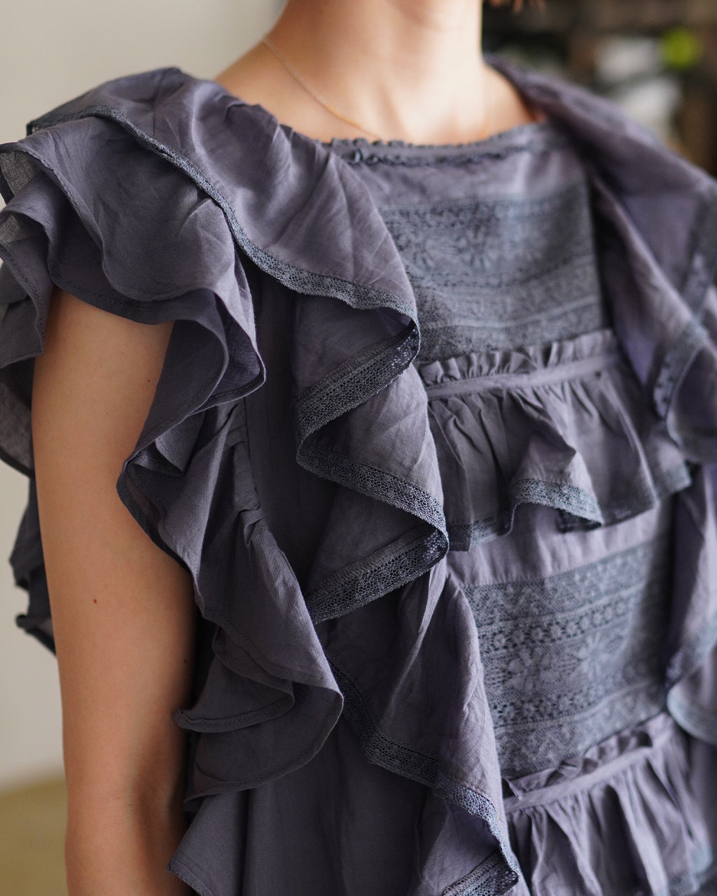 crinkle crinkle crinkle クリンクル クリンクル クリンクル frill lace nosleeve blouse フリルレース ノースリーブブラウス | Crouka(クローカ)