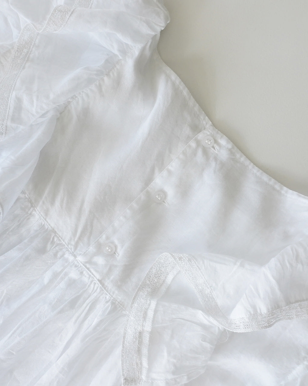 crinkle crinkle crinkle クリンクル クリンクル クリンクル frill lace nosleeve blouse フリルレース ノースリーブブラウス | Crouka(クローカ)