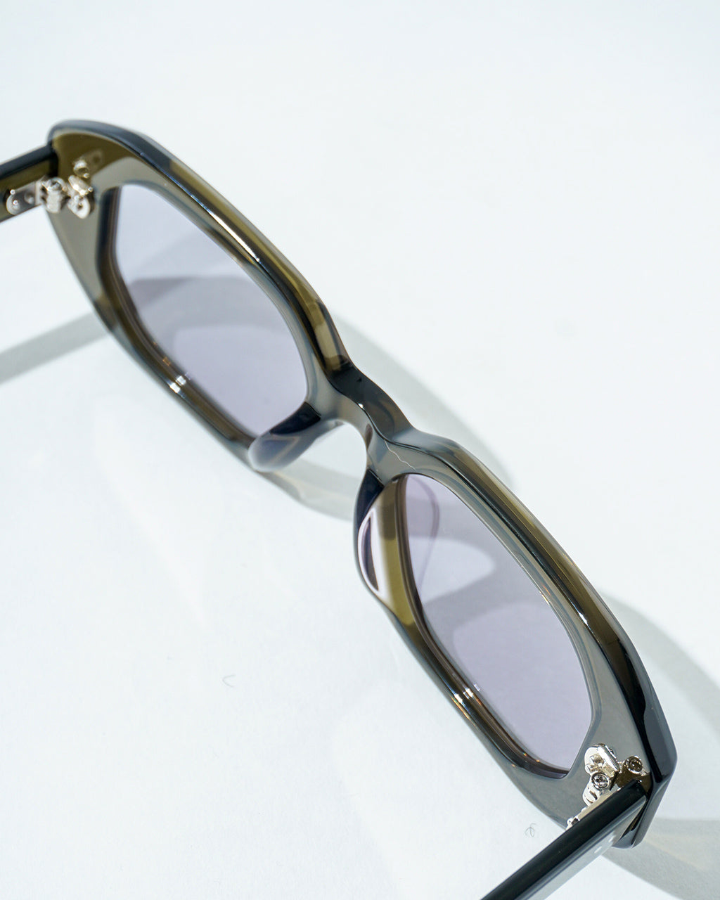 Few by NEW. F30 SUNGLASSES SQUARE