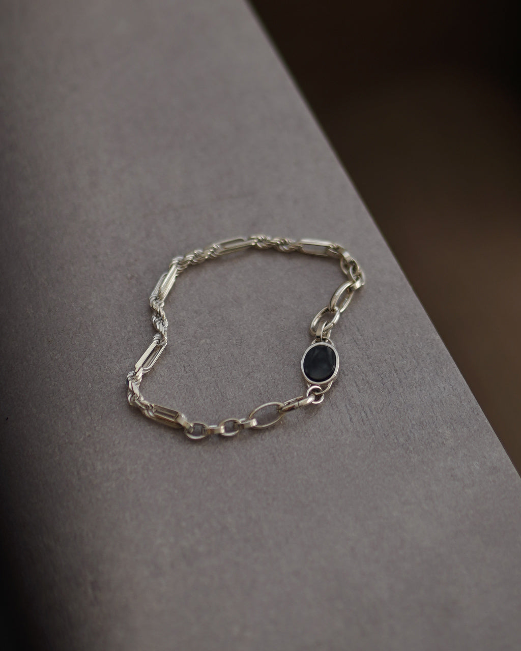 STONE SIGNET FIGARO TRIPLE CHAIN BRACELET/STONE(M) ED25AW-093