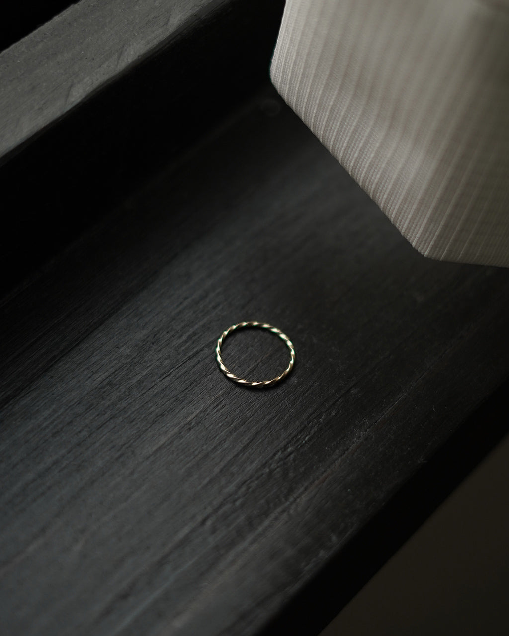 9K HARD TWISTED MINIMAL RING (wide:1.0mm) ED26SS-130