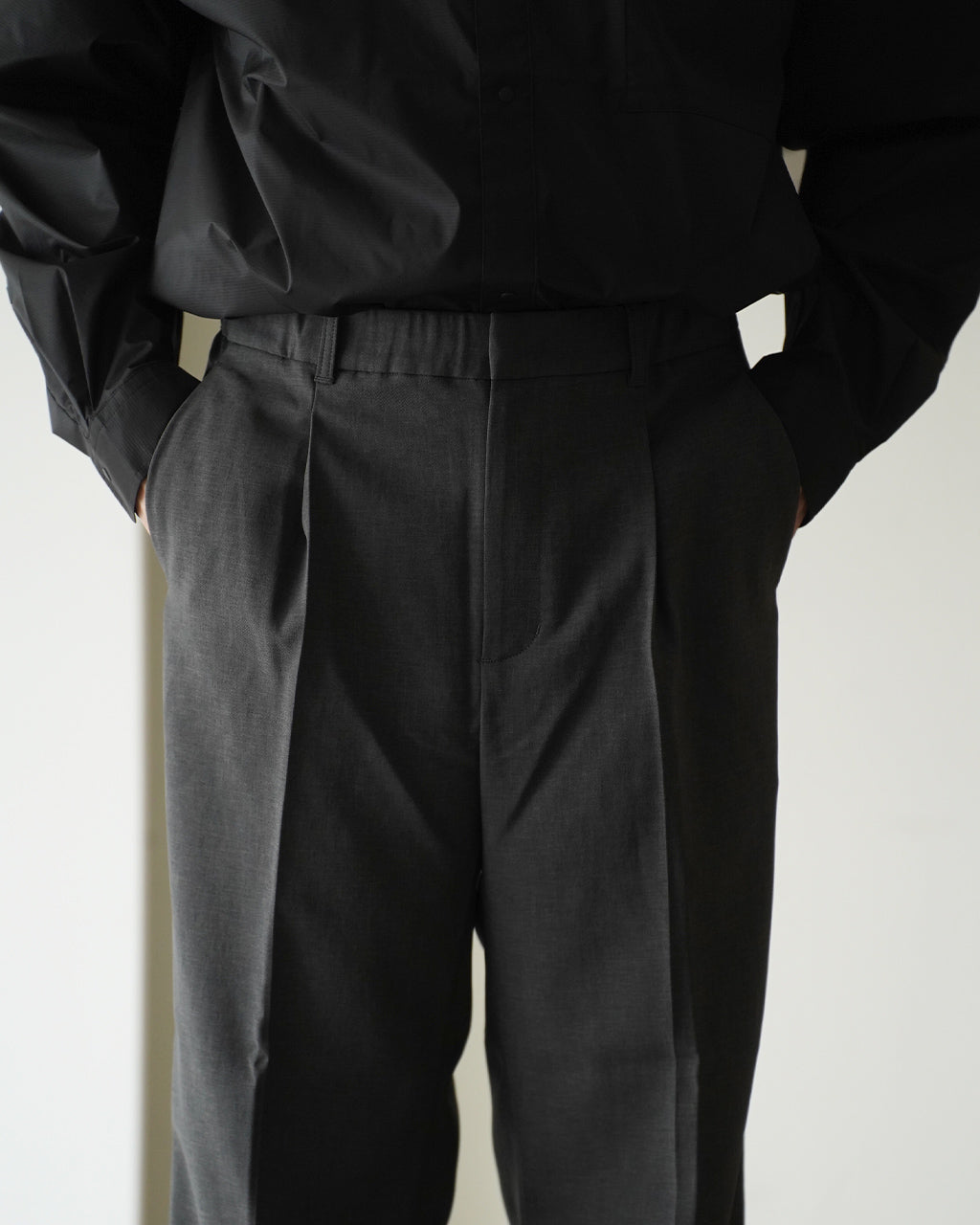 One Tuck Straight Pants GL75180