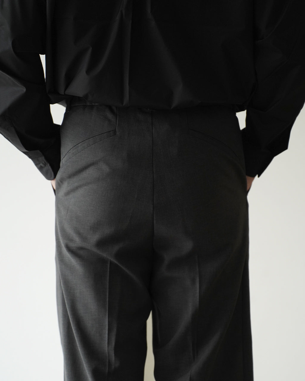 One Tuck Straight Pants GL75180