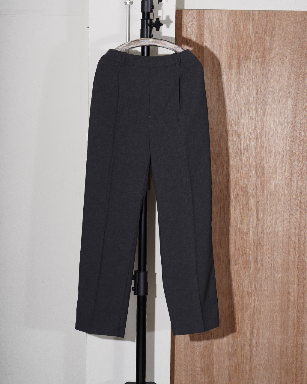 One Tuck Straight Pants GL75180