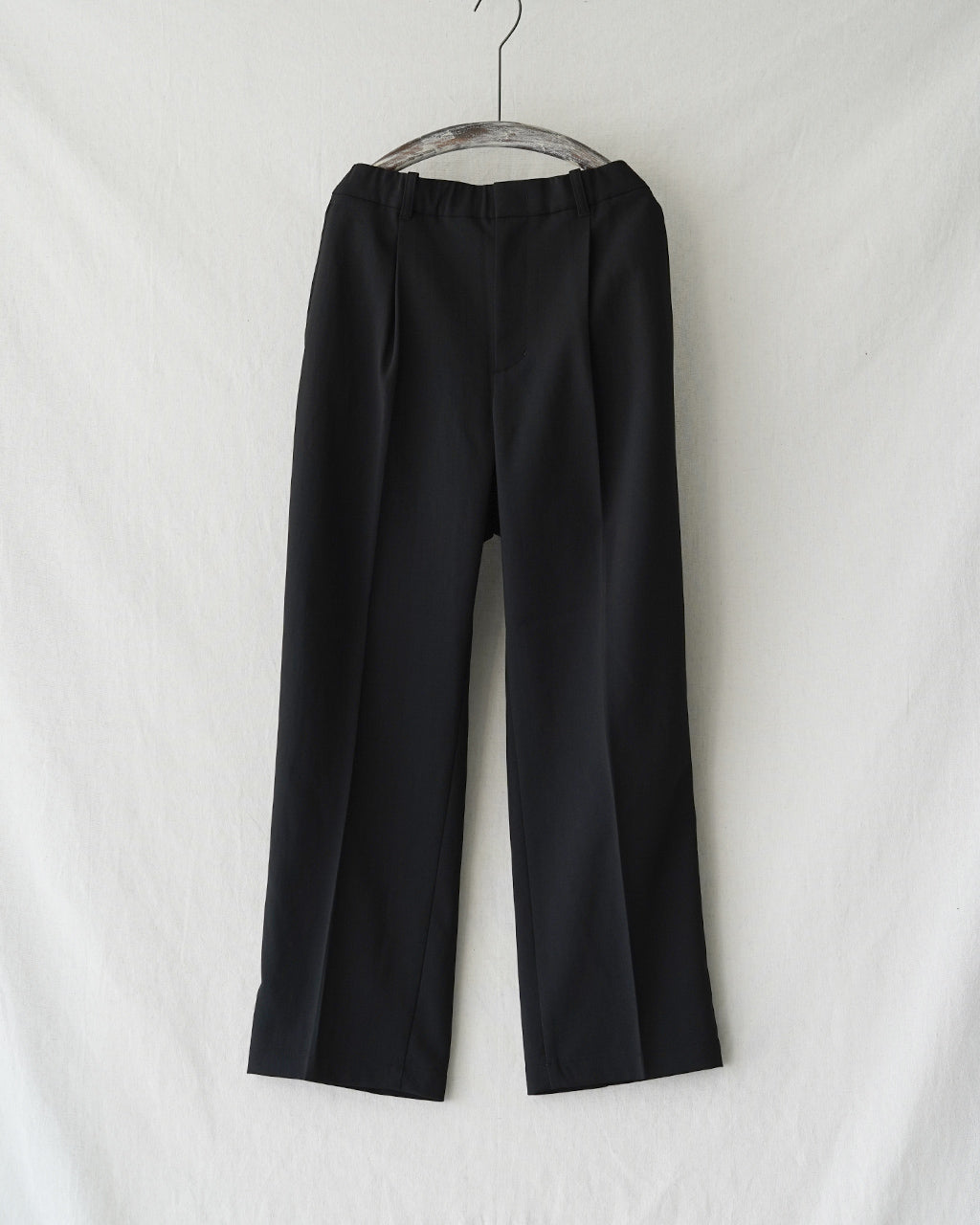 One Tuck Straight Pants GL75180
