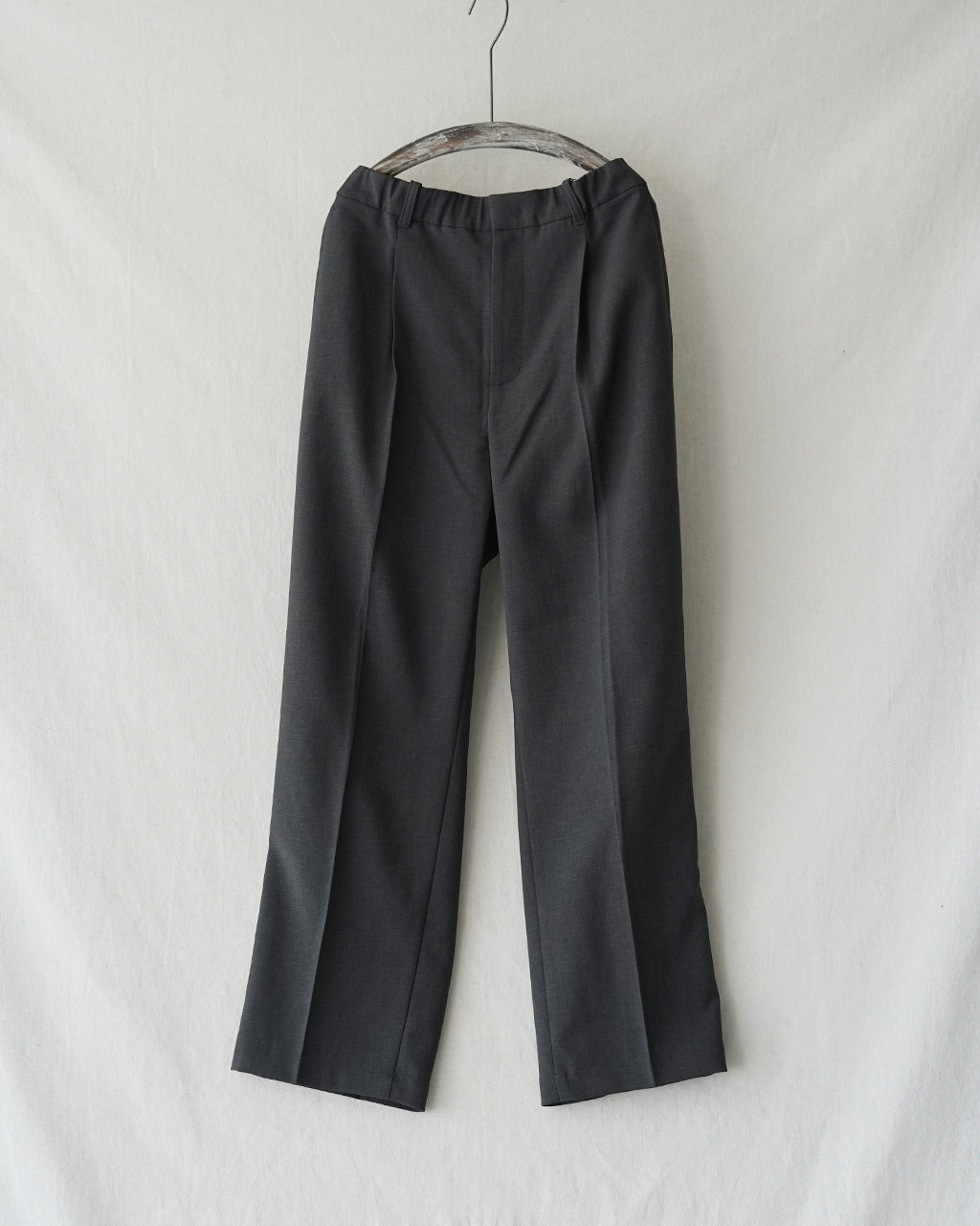 One Tuck Straight Pants GL75180