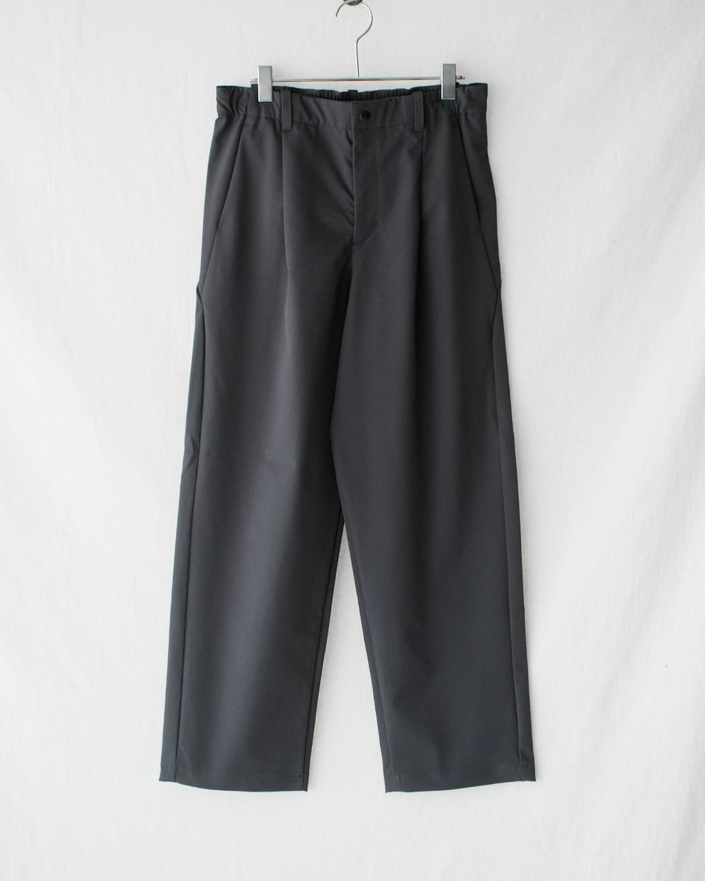 One Tuck Stick Stretch Pants GLW75374