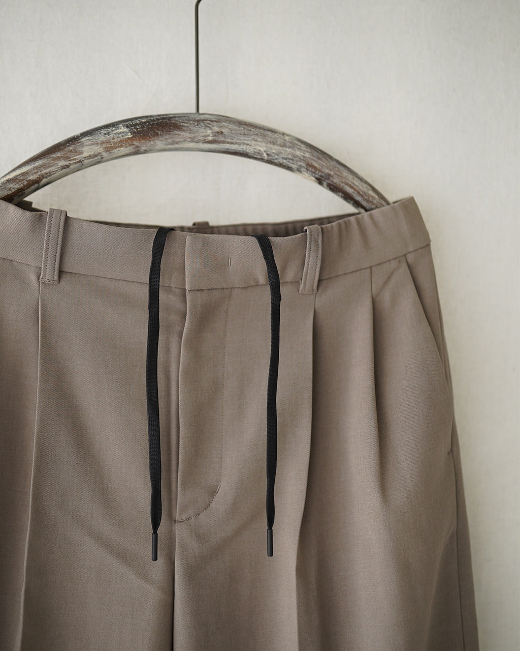 Goldwin 2-tuck Straight Pants GLW75375