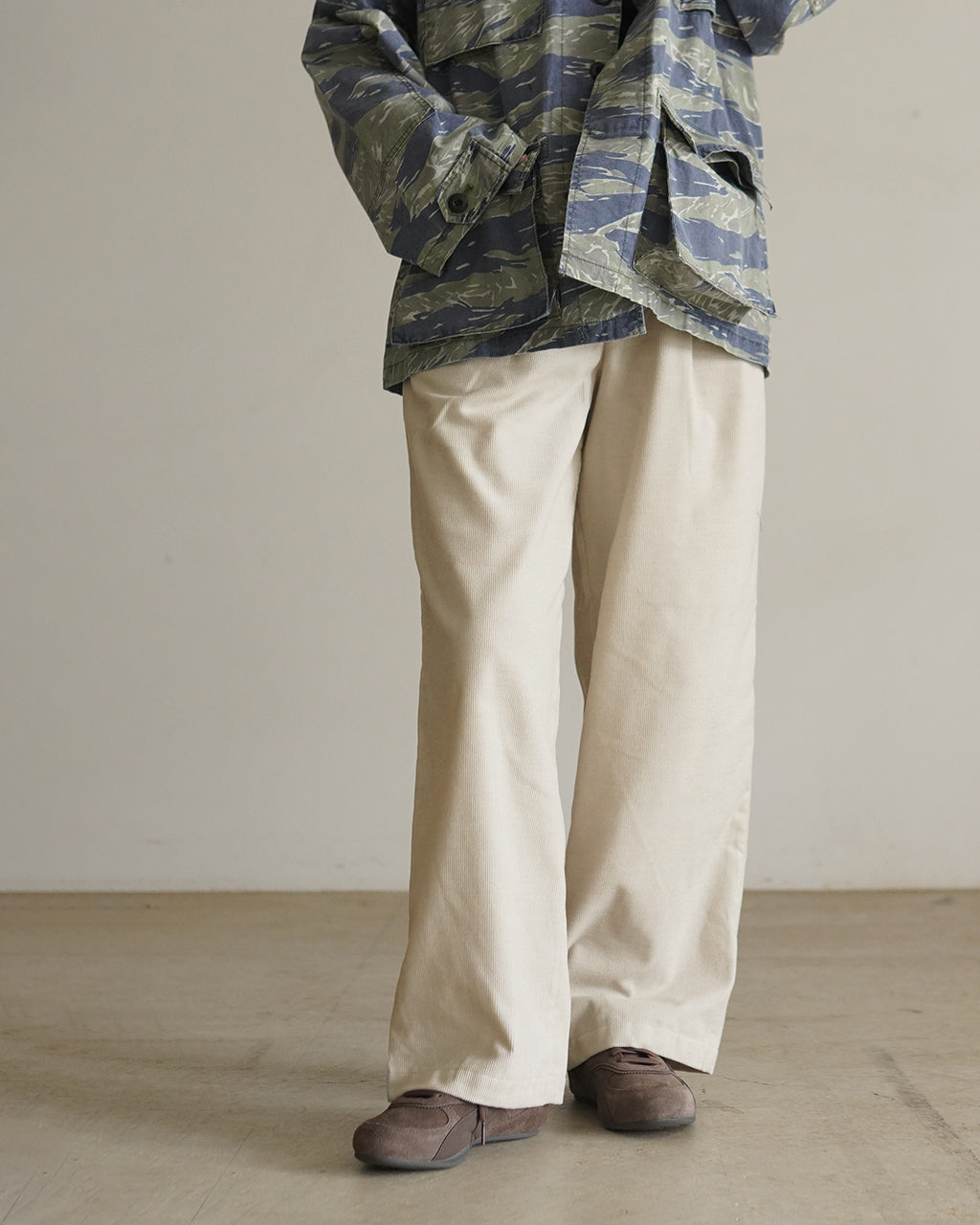 2-tuck Straight Corduroy Pants GLW76361