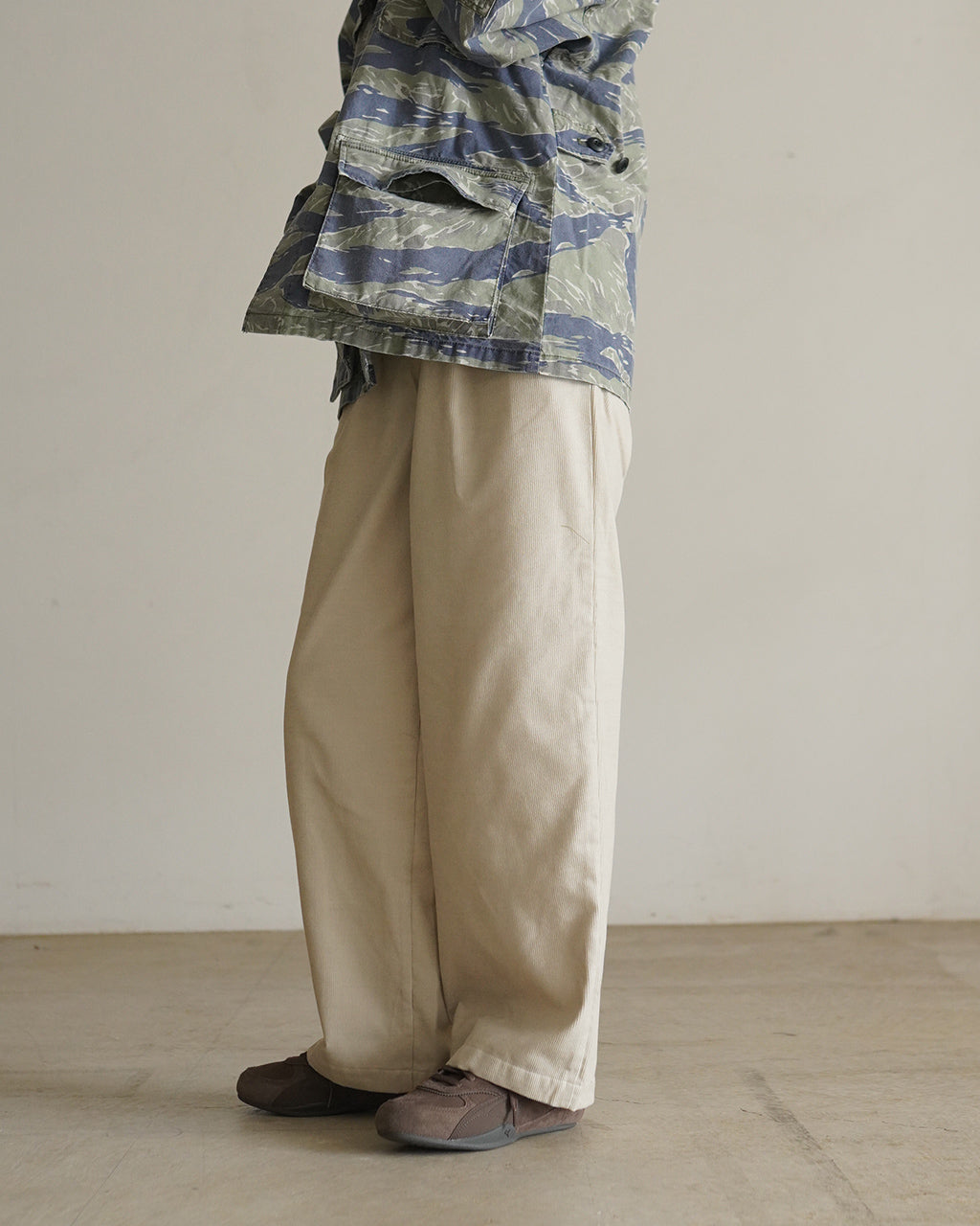 2-tuck Straight Corduroy Pants GLW76361