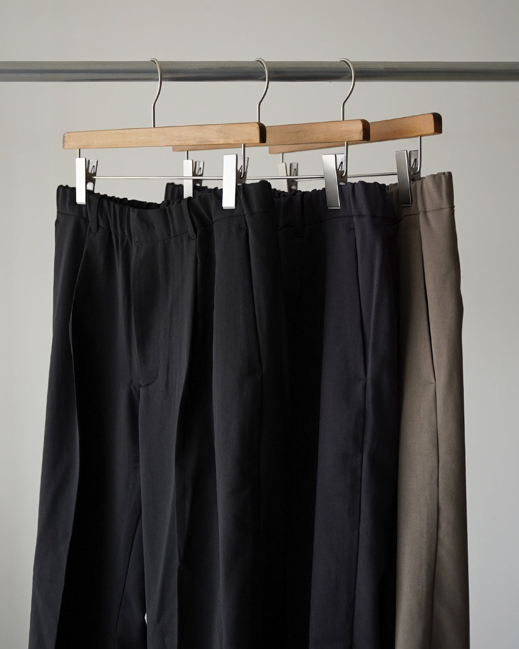 One Tuck Straight Pants GL75180