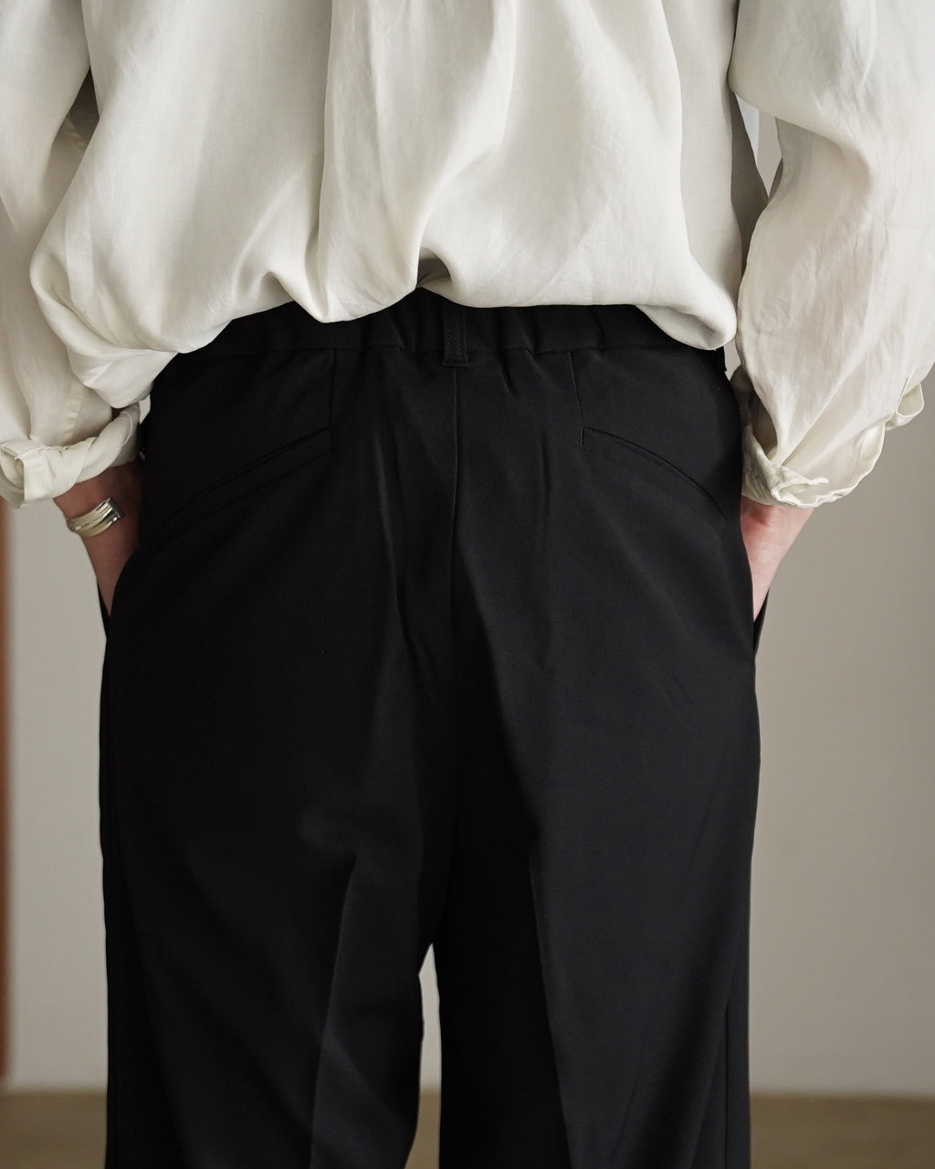 One Tuck Straight Pants GL75180