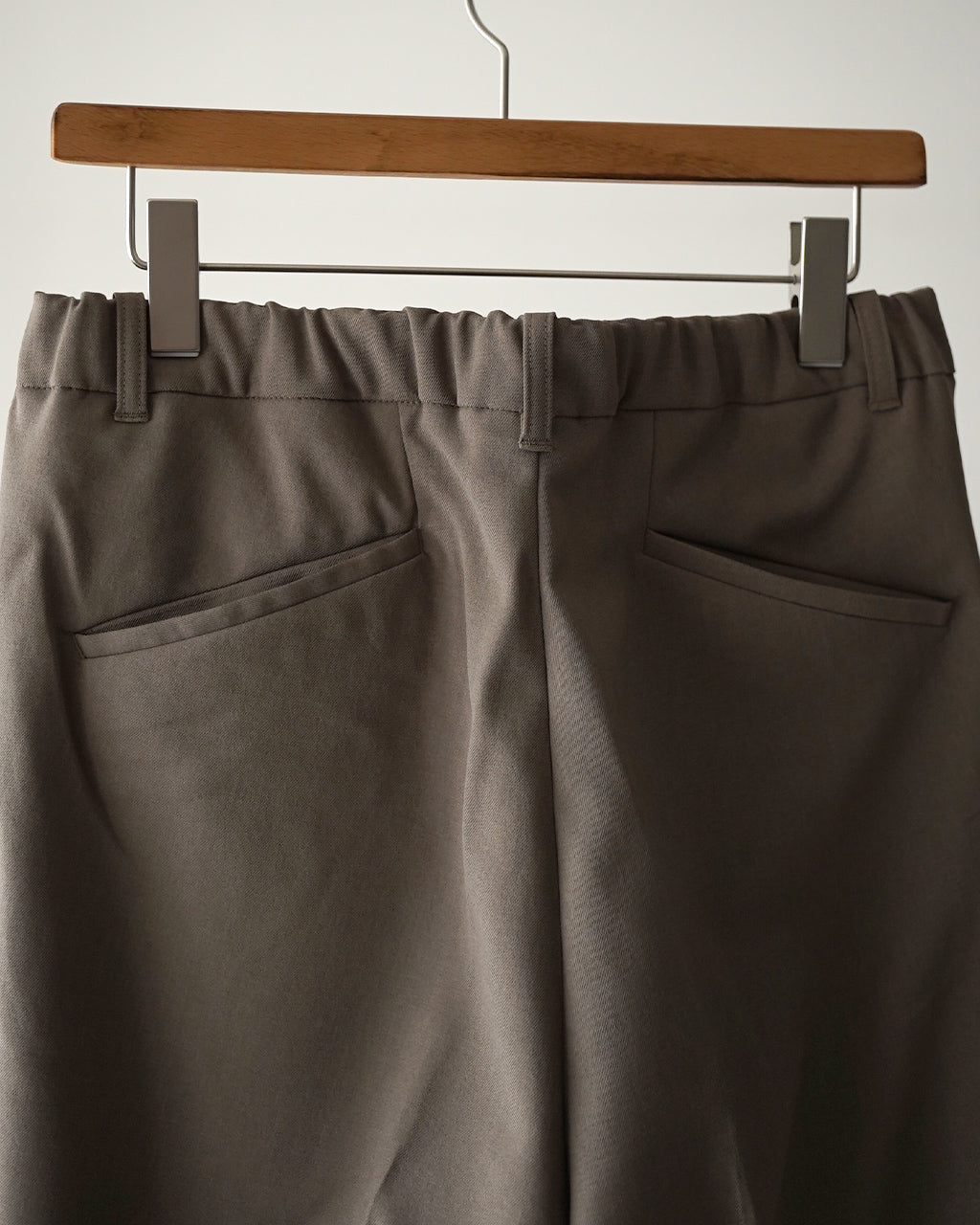 One Tuck Straight Pants GL75180