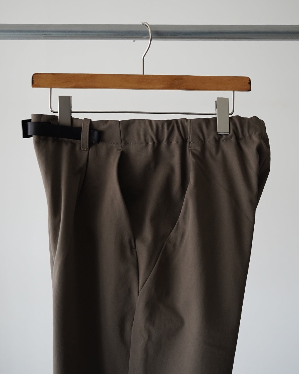 One Tuck Tapered Stretch Pants GL75177