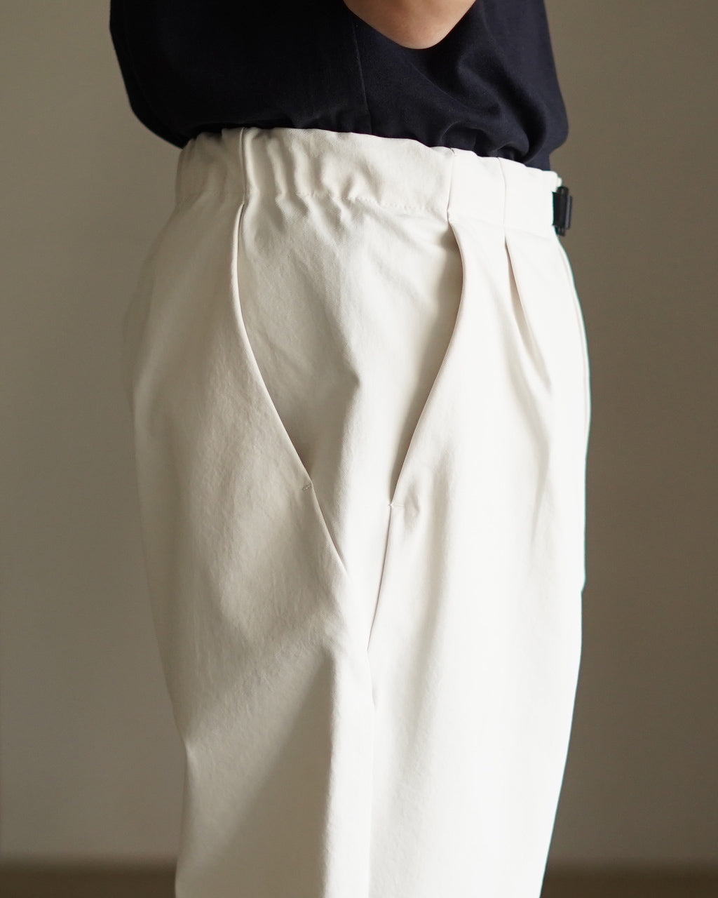 One Tuck Tapered Stretch Pants GL75177