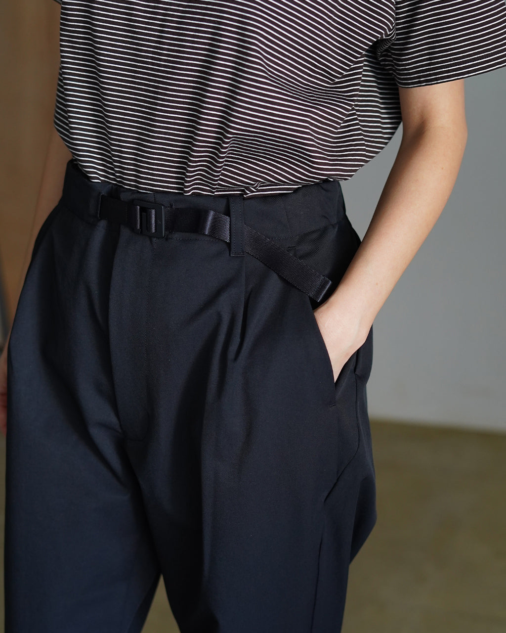 One Tuck Tapered Stretch Pants GL75177