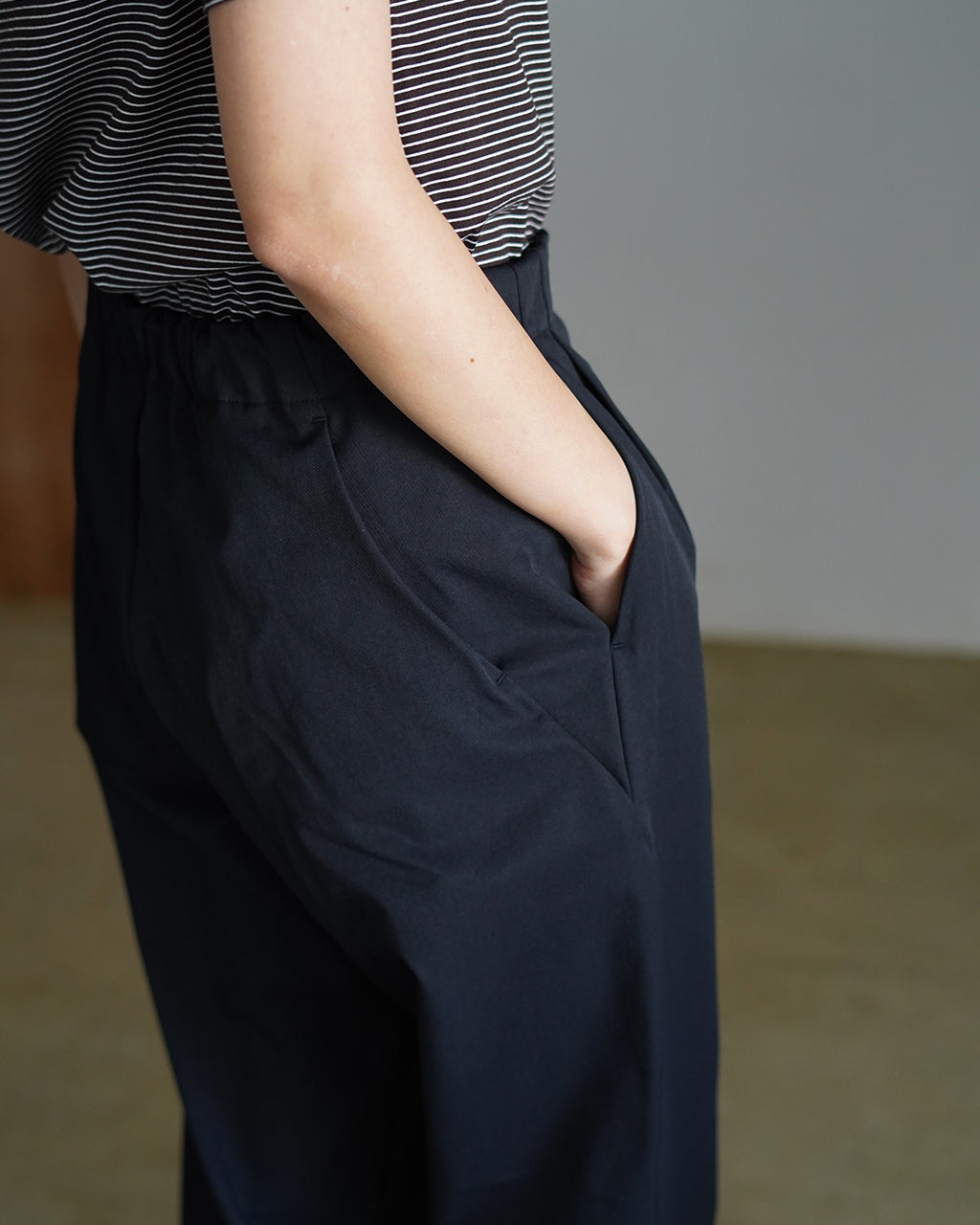 One Tuck Tapered Stretch Pants GL75177