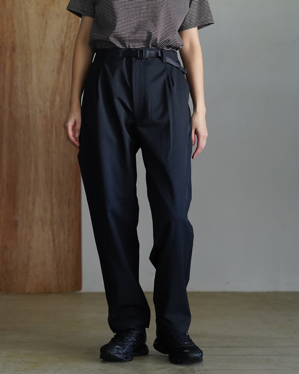 One Tuck Tapered Stretch Pants GL75177