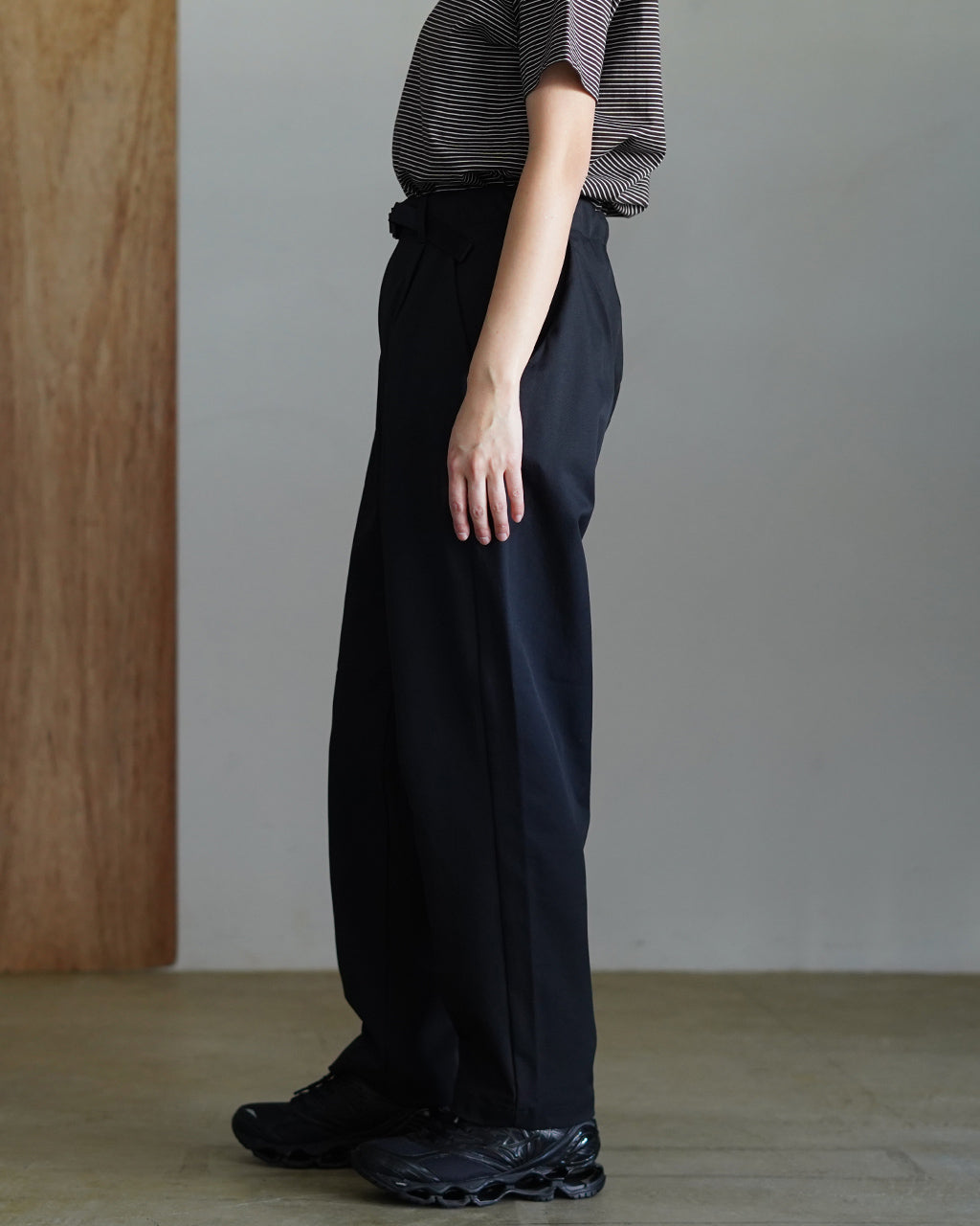 One Tuck Tapered Stretch Pants GL75177