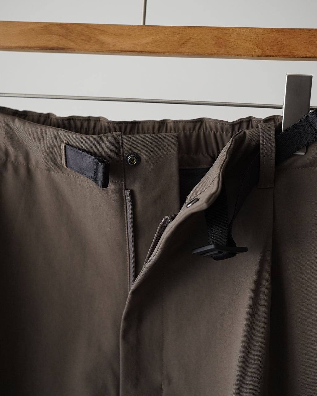 One Tuck Tapered Stretch Pants GL75177