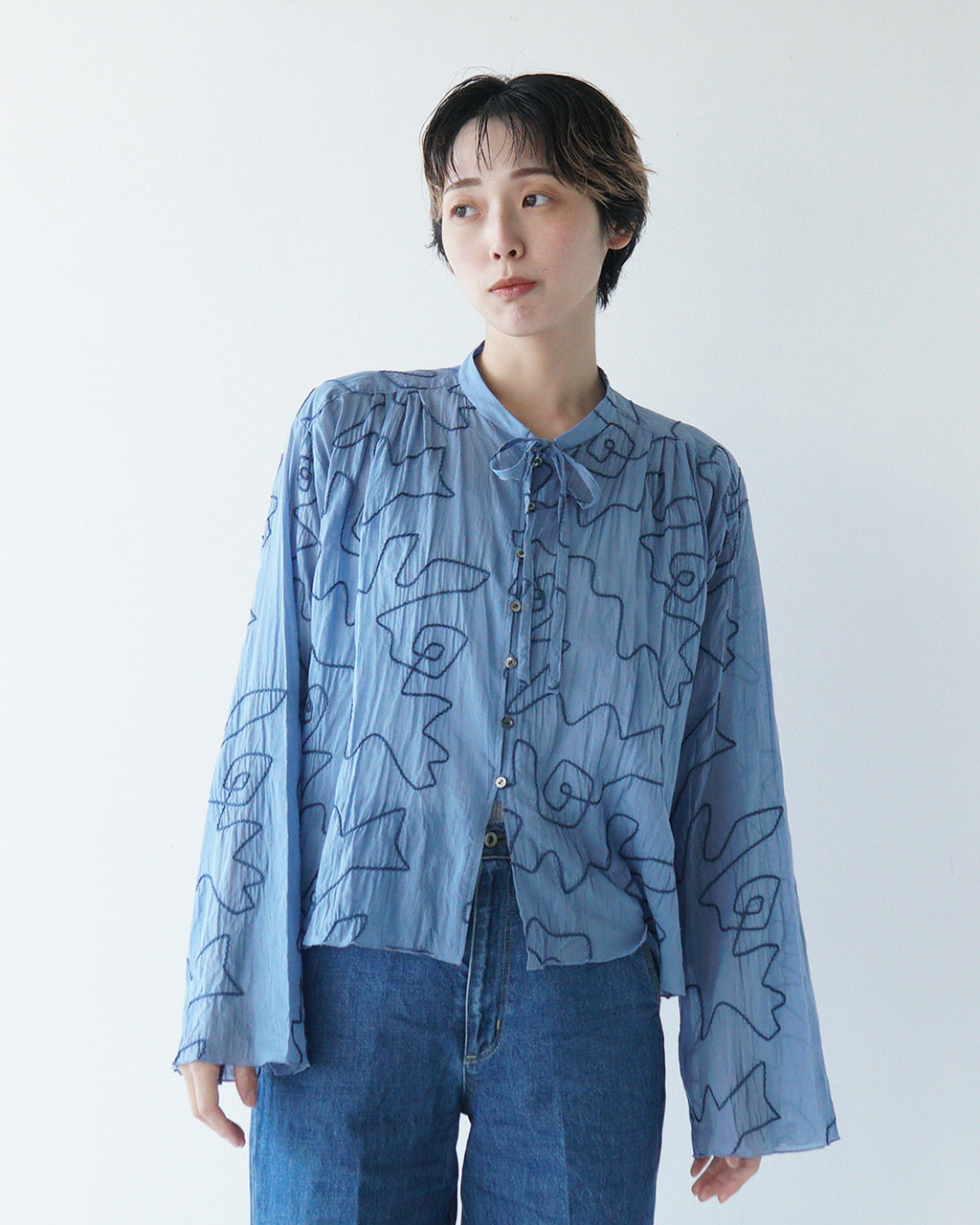 シアーシャツ ショート丈 リボンタイ 刺繍柄 涼感 綿テンセル Geometric Pattern Shirt J251SH02