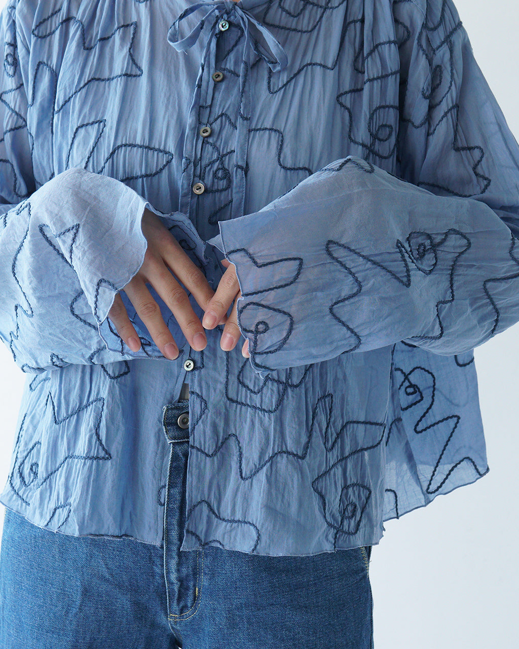 シアーシャツ ショート丈 リボンタイ 刺繍柄 涼感 綿テンセル Geometric Pattern Shirt J251SH02