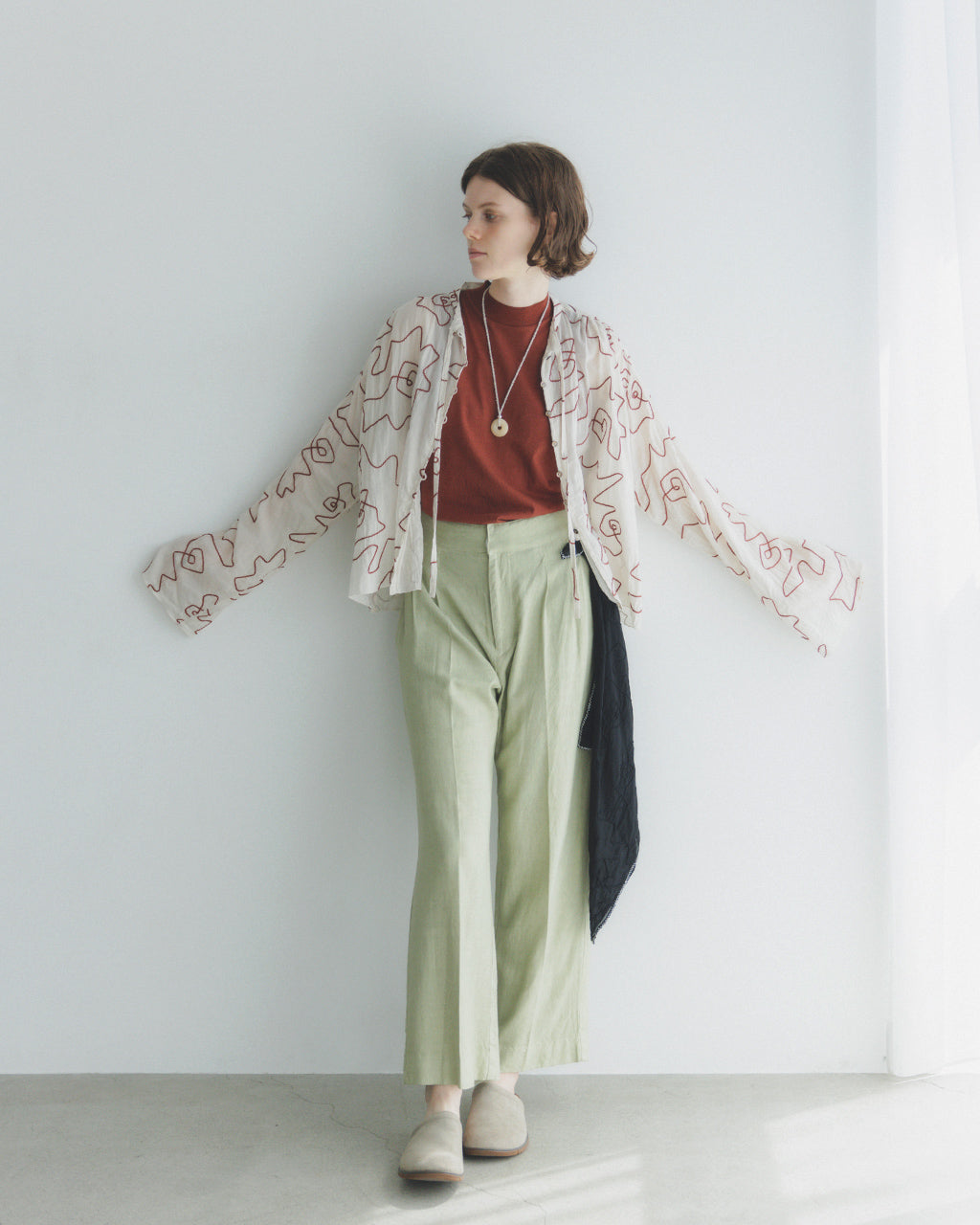 シアーシャツ ショート丈 リボンタイ 刺繍柄 涼感 綿テンセル Geometric Pattern Shirt J251SH02