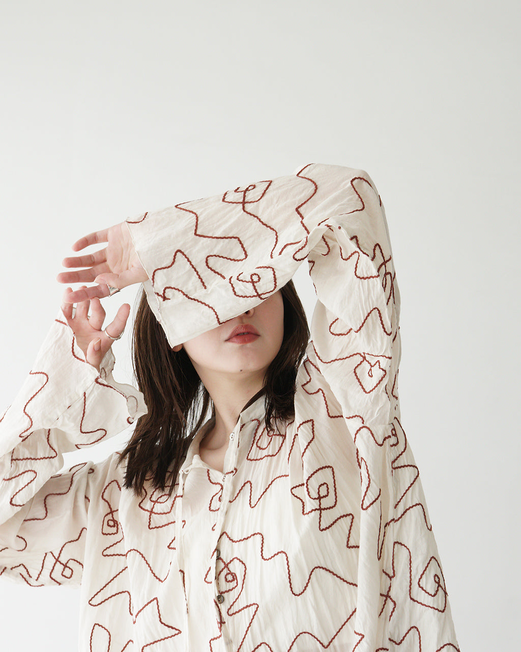 シアーシャツ ショート丈 リボンタイ 刺繍柄 涼感 綿テンセル Geometric Pattern Shirt J251SH02