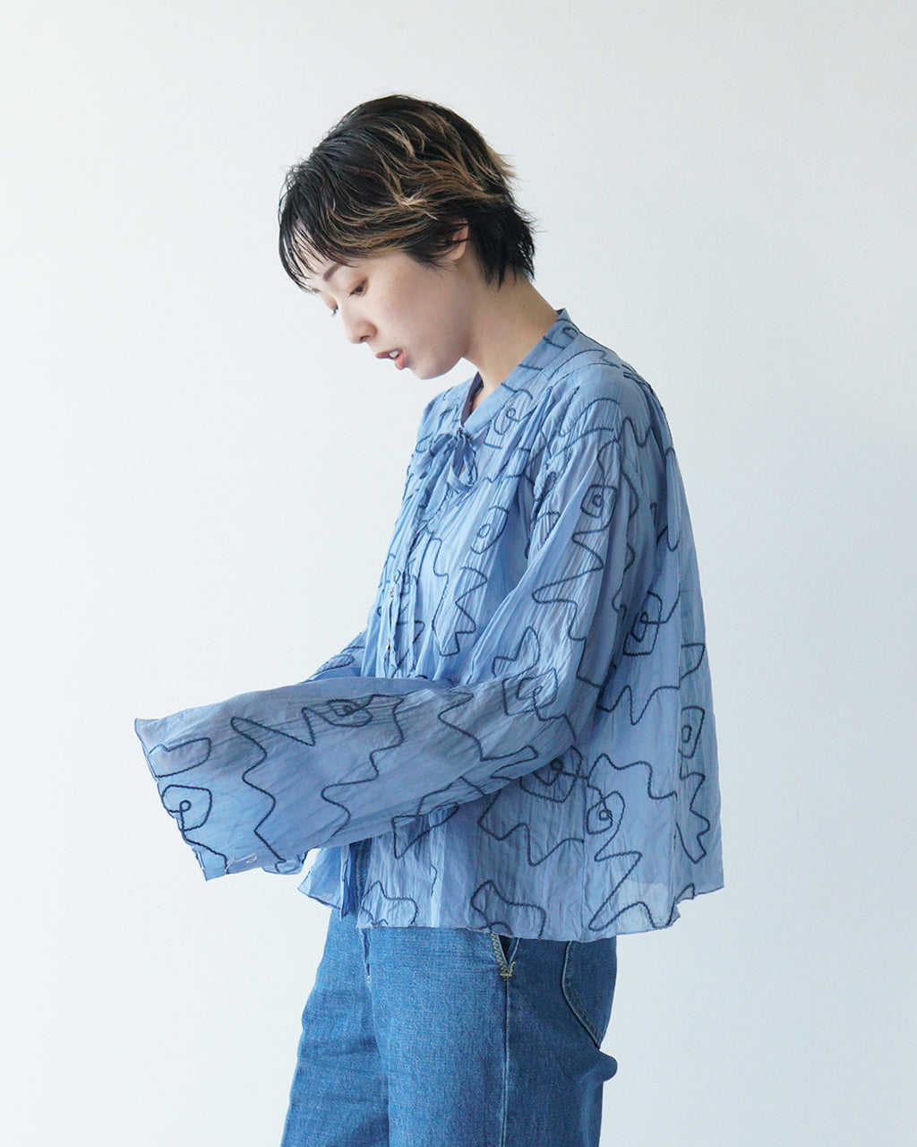シアーシャツ ショート丈 リボンタイ 刺繍柄 涼感 綿テンセル Geometric Pattern Shirt J251SH02