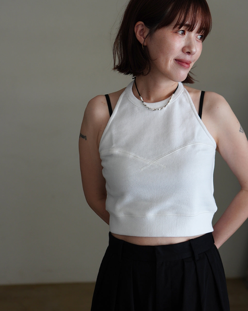 JUN MIKAMI 준미카미 스웨트 홀터 넥 탑스 비스체 민소매 25SS-26-S【무료우송】