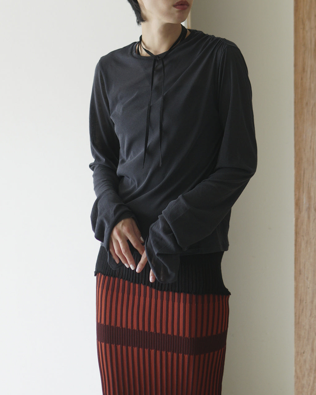 装いにひとさじのクラシカルさを「JUN MIKAMI」のスカート | 暮らしとおしゃれの編集室 【最終値下】Jun Mikami 完売！モードなジャンパースカートジュンミカミ