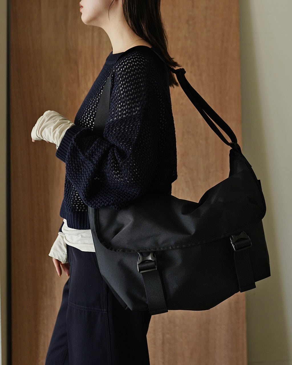 RECYCLED CORDURA POLYESTER MESSENGER BAG 【M】 K010-M-BL
