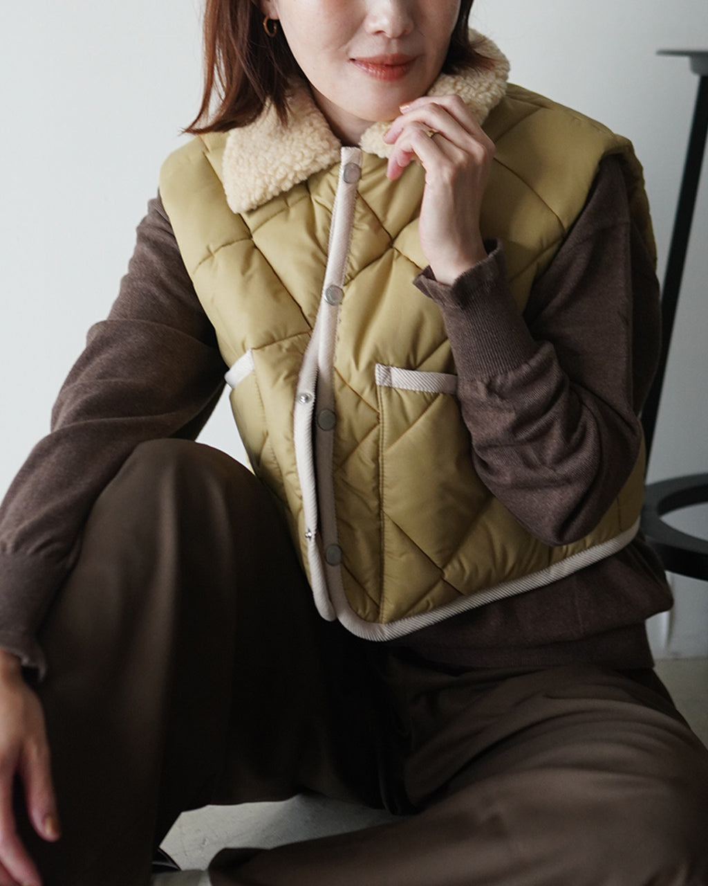 BIG QUILT SHERPA COLLAR CROPPED GILET WOMENS LV14115