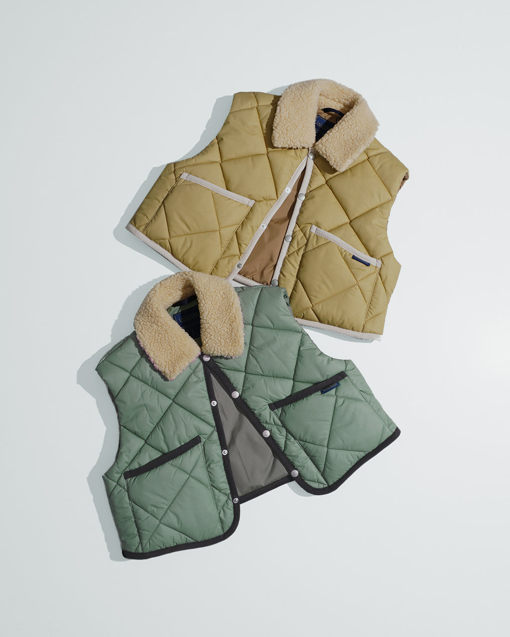 BIG QUILT SHERPA COLLAR CROPPED GILET WOMENS LV14115