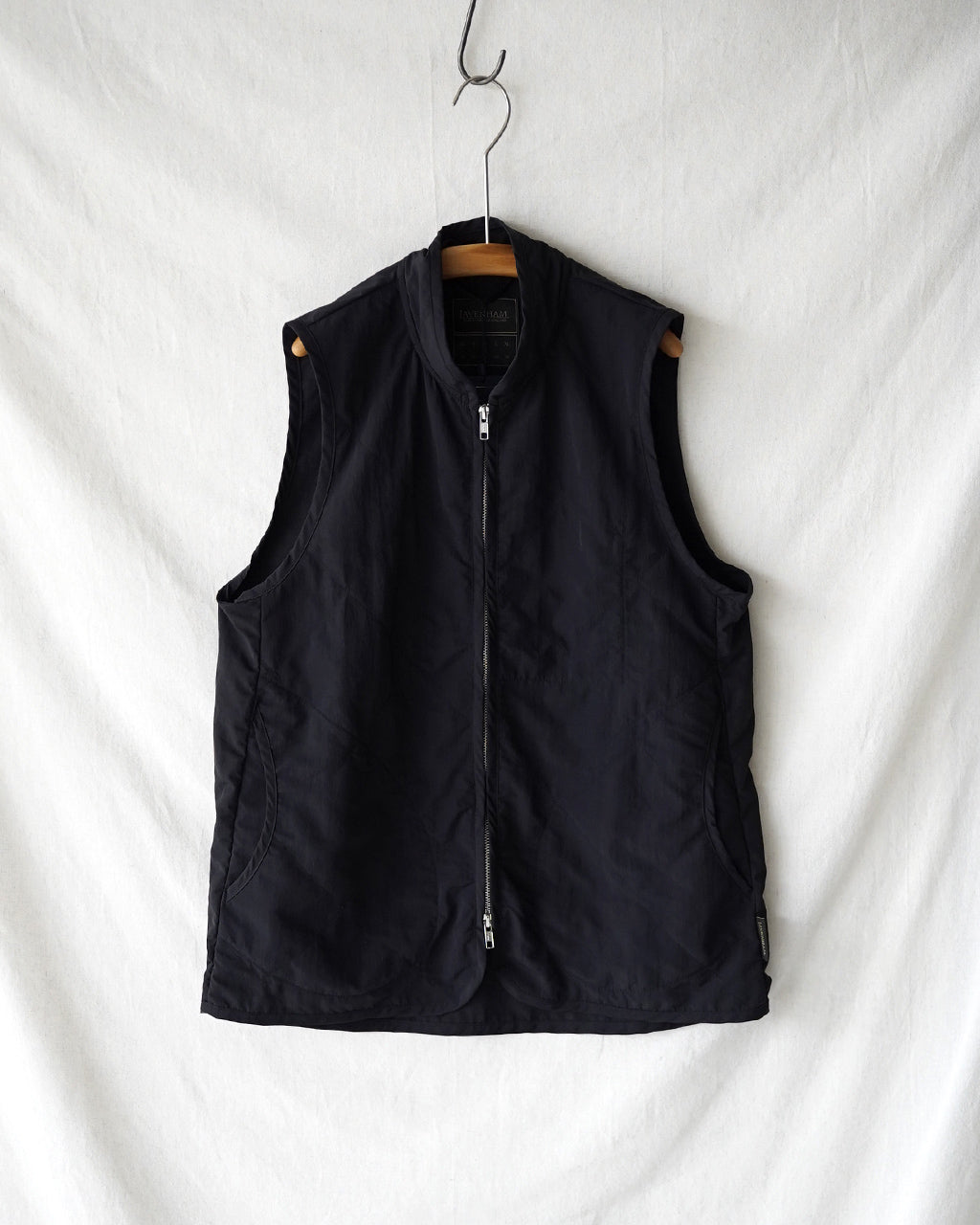 BLACK EDITION UNWADDED ZIPPED HIGH NECK GILET MENS LV13008