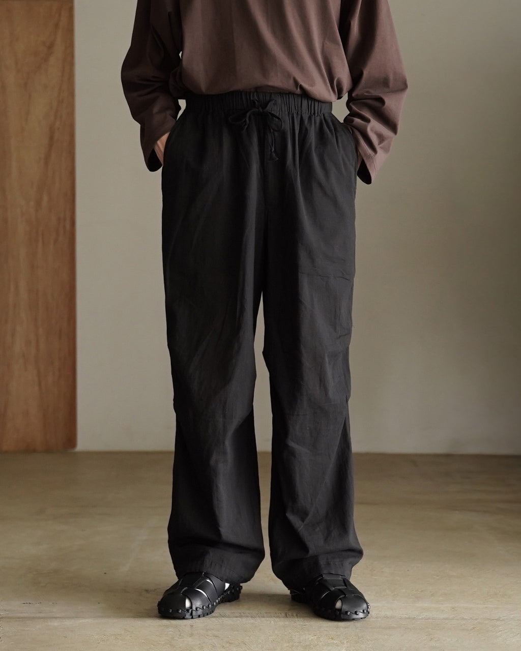 KNEE TUCK PANTS M26A16PT01C