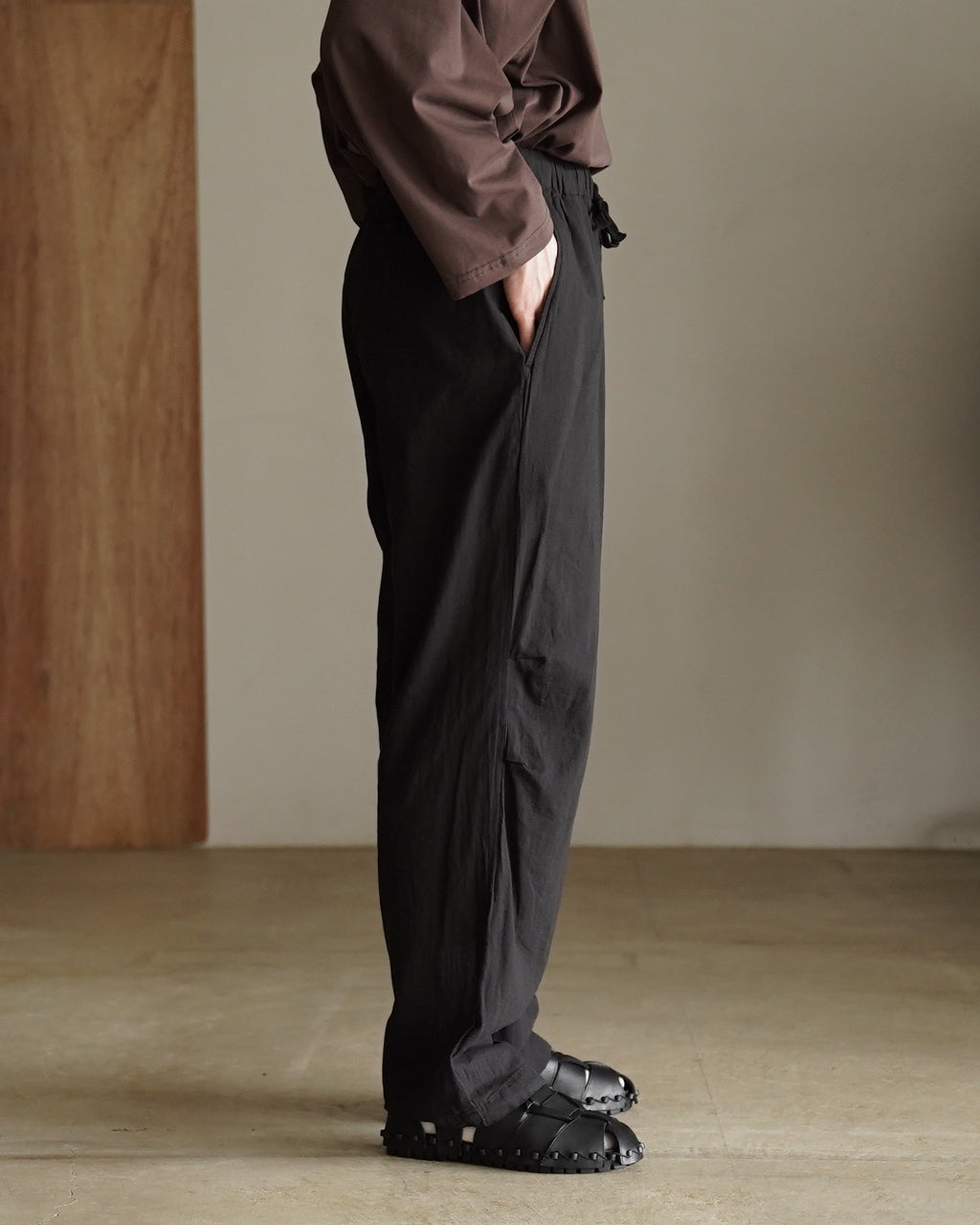 KNEE TUCK PANTS M26A16PT01C